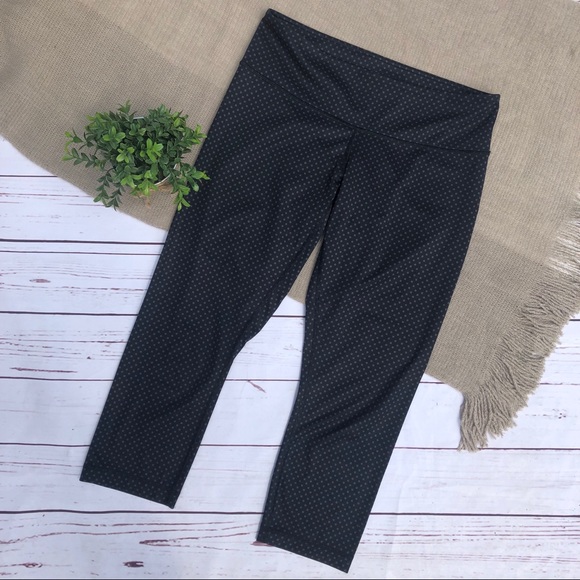 lululemon athletica Pants - LULULEMON wunder under crop size 8